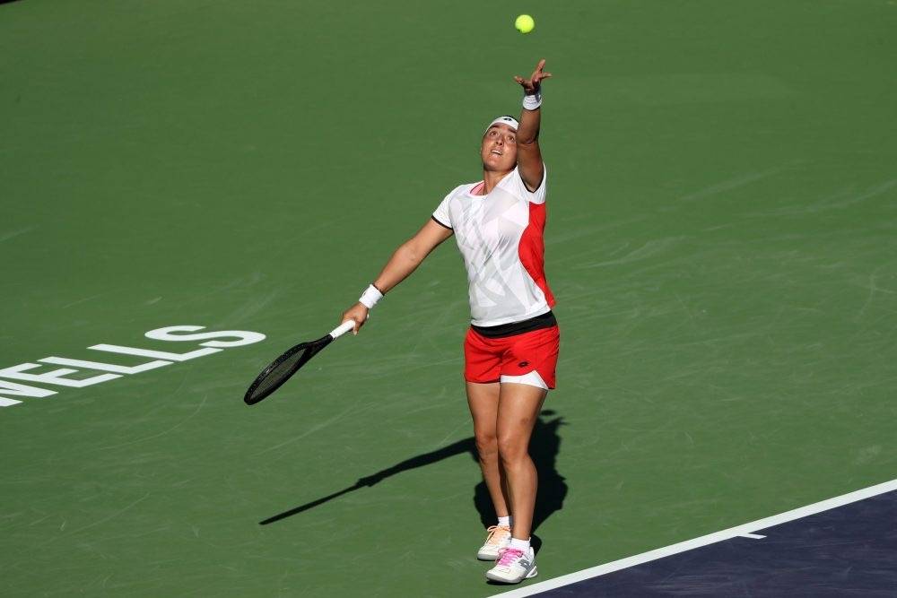 反而更像在 反而更像在